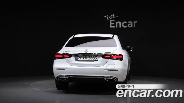 Mercedes-Benz E-Class 2021 — photo 4