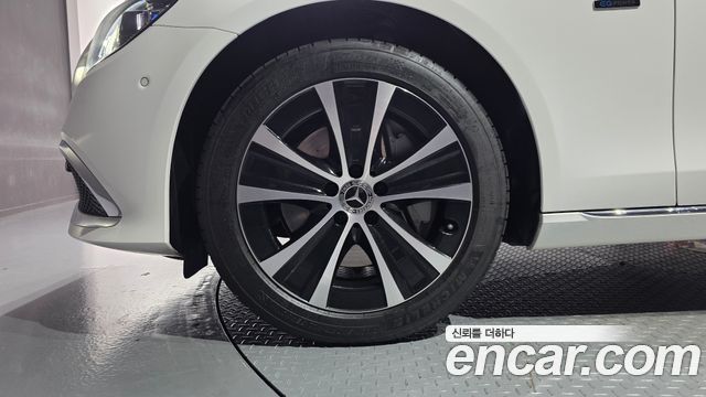 Mercedes-Benz E-Class 2021 — photo 5