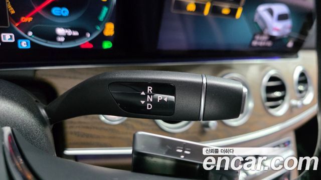 Mercedes-Benz E-Class 2021 — photo 9