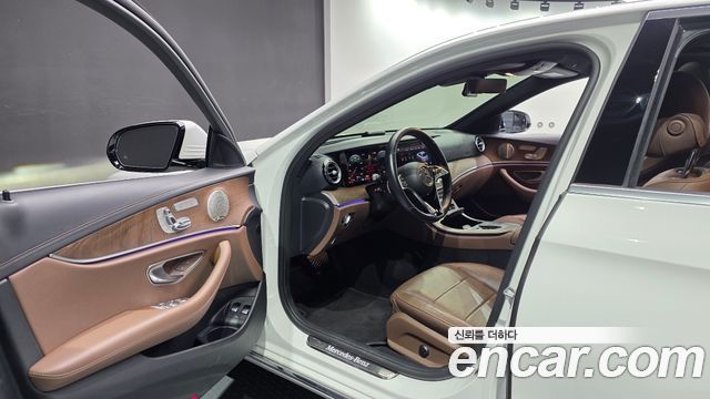 Mercedes-Benz E-Class 2021 — photo 10