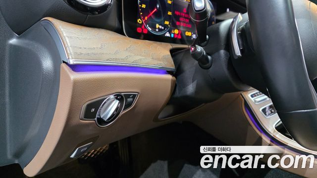Mercedes-Benz E-Class 2021 — photo 12