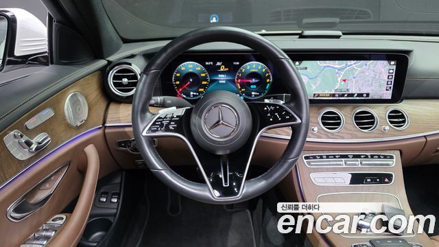 Mercedes-Benz E-Class 2021 — photo 13