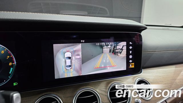Mercedes-Benz E-Class 2021 — photo 16