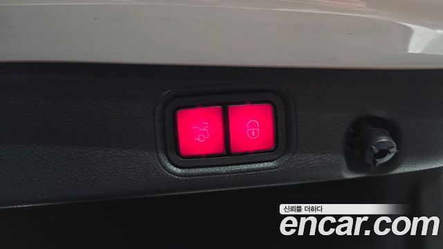 Mercedes-Benz E-Class 2021 — photo 19