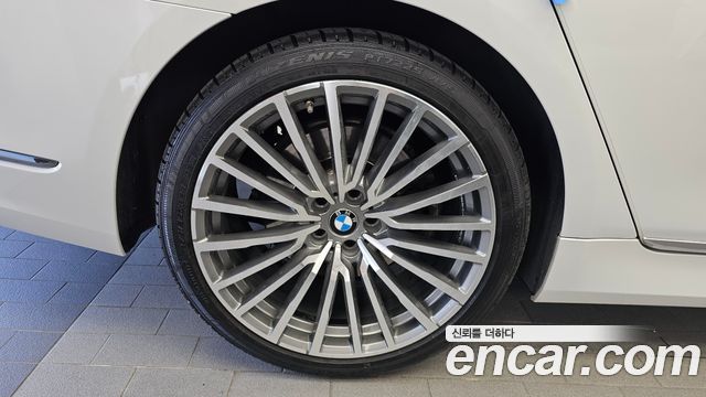 BMW 7-Series 2021 — photo 5