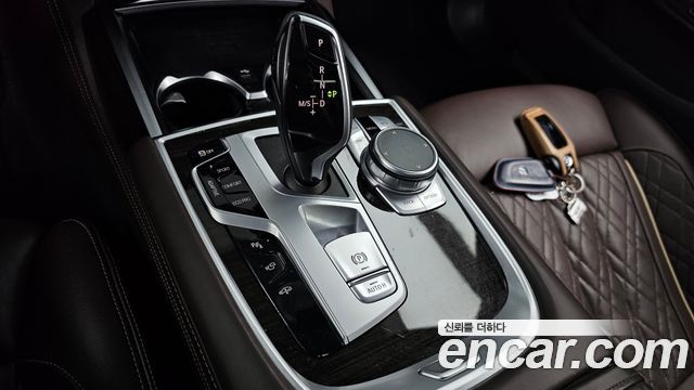 BMW 7-Series 2021 — photo 9