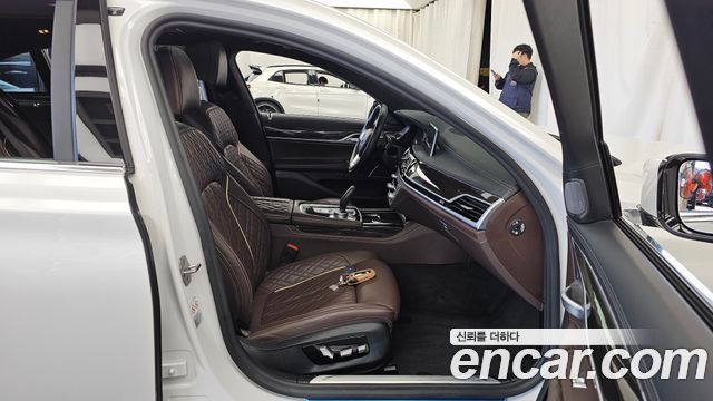BMW 7-Series 2021 — photo 11