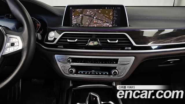 BMW 7-Series 2021 — photo 14
