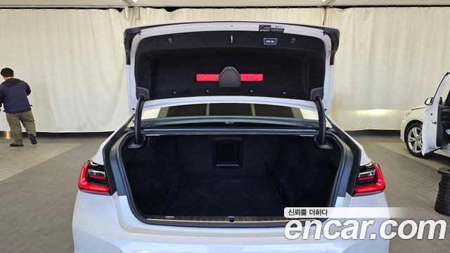BMW 7-Series 2021 — photo 20