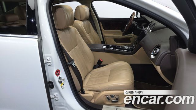 Jaguar XJ 2013 — photo 11