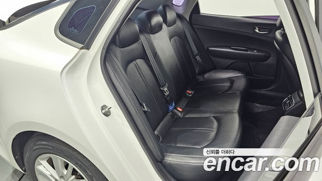 Kia K5 2018 — photo 17