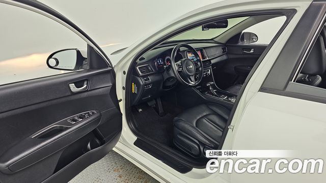Kia K5 2018 — photo 16