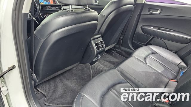 Kia K5 2018 — photo 27