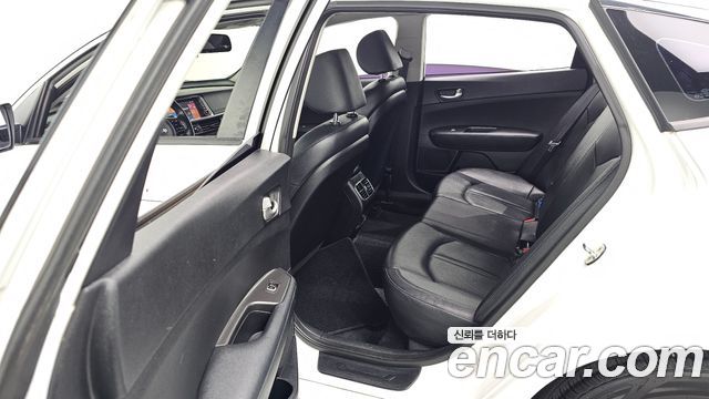 Kia K5 2018 — photo 28