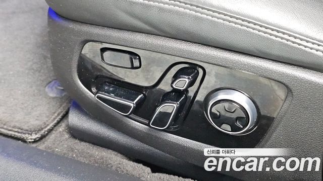 Genesis G90 2019 — photo 25