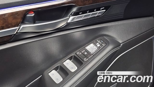 Genesis G90 2019 — photo 26