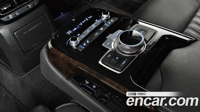 Genesis G90 2019 — photo 28