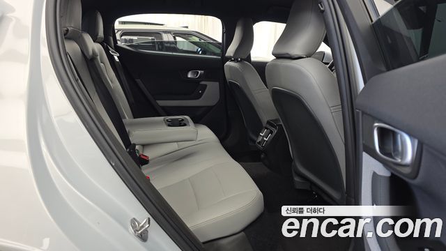 Polestar Polestar 2 2023 — photo 12