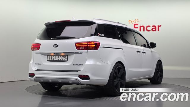 Kia Canival 2020 — photo 2
