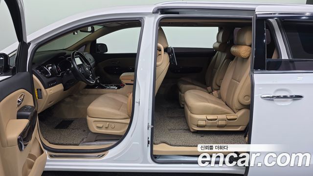 Kia Canival 2020 — photo 16