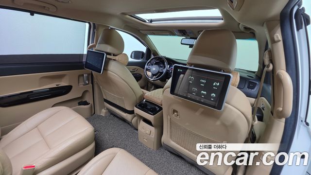 Kia Canival 2020 — photo 17