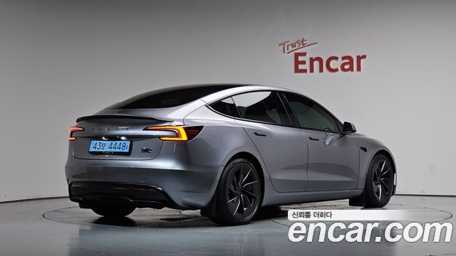 Tesla Model 3 2026 — photo 2