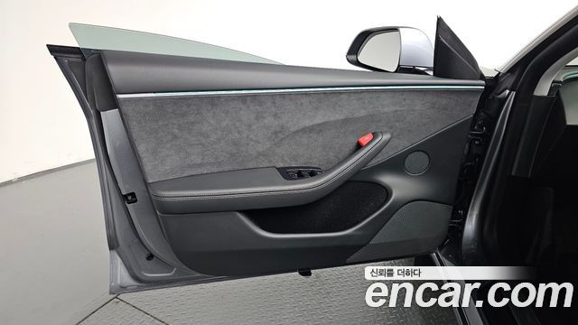 Tesla Model 3 2026 — photo 14