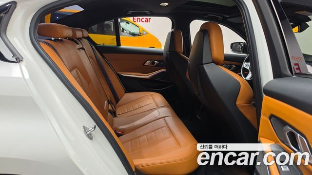 BMW 3-Series 2022 — photo 17