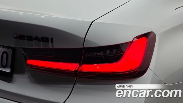 BMW 3-Series 2022 — photo 9