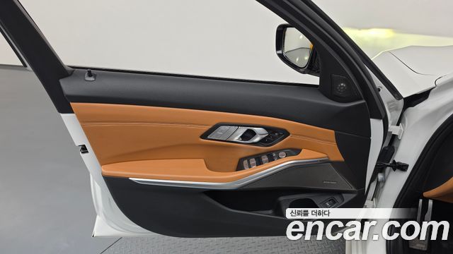 BMW 3-Series 2022 — photo 14