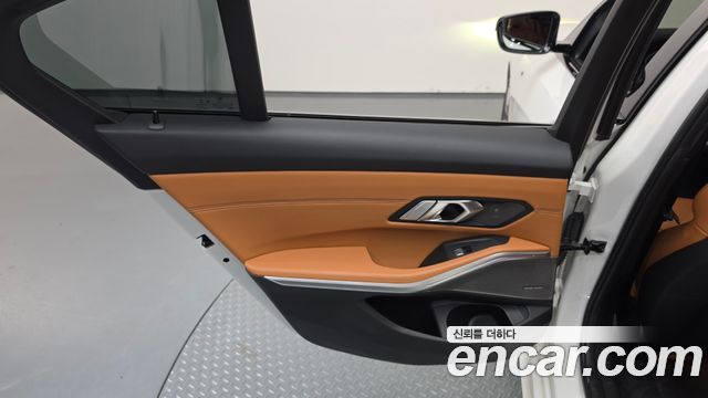 BMW 3-Series 2022 — photo 15