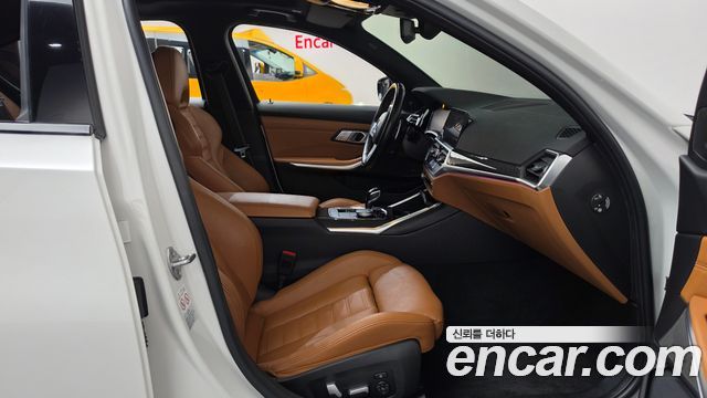 BMW 3-Series 2022 — photo 16