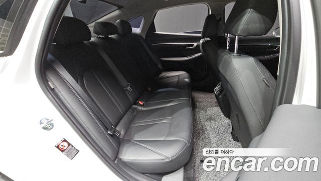Hyundai Sonata 2022 — photo 17