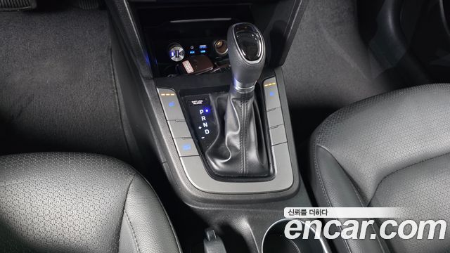 Hyundai AVANTE 2018 — photo 12