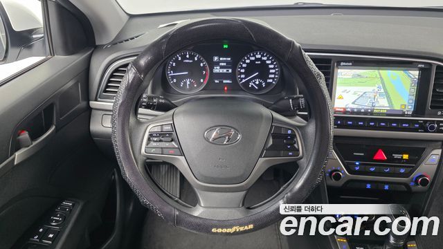 Hyundai AVANTE 2018 — photo 19