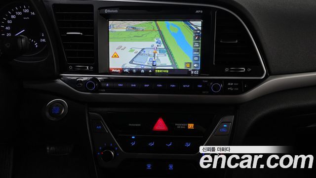 Hyundai AVANTE 2018 — photo 21