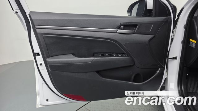Hyundai AVANTE 2018 — photo 14