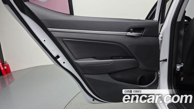 Hyundai AVANTE 2018 — photo 15
