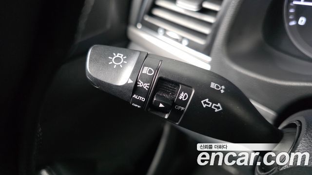 Hyundai AVANTE 2018 — photo 28