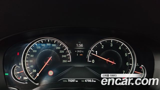 BMW 5-Series 2018 — photo 11