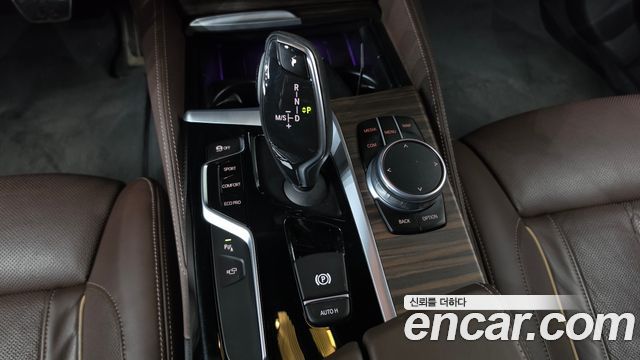 BMW 5-Series 2018 — photo 12