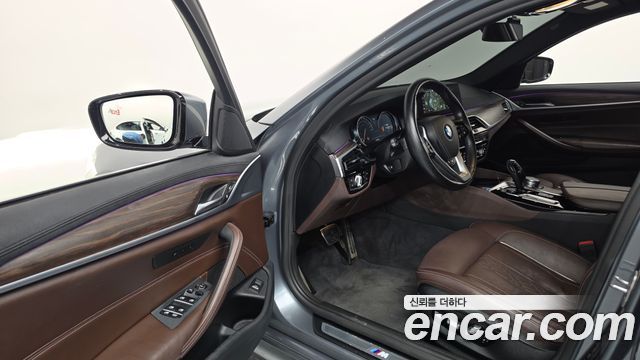 BMW 5-Series 2018 — photo 13