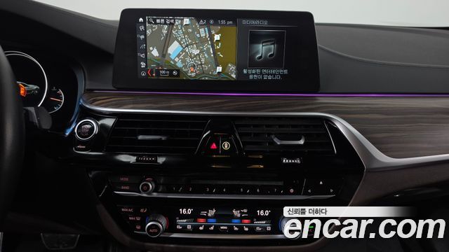 BMW 5-Series 2018 — photo 18
