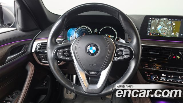 BMW 5-Series 2018 — photo 19