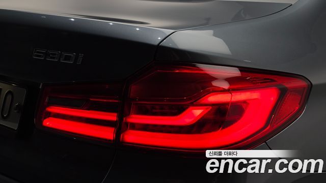BMW 5-Series 2018 — photo 9