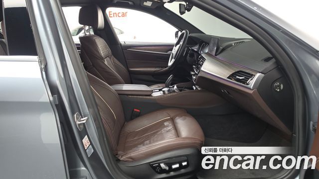 BMW 5-Series 2018 — photo 16