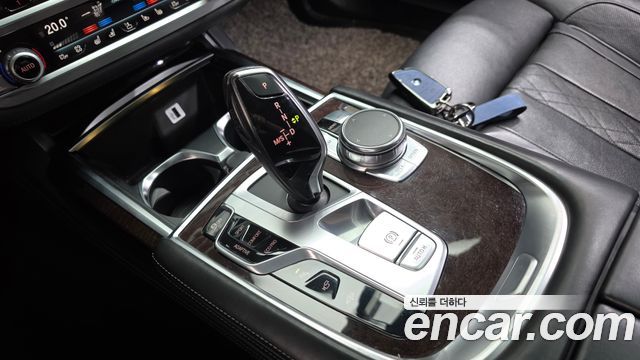 BMW 7-Series 2016 — photo 9