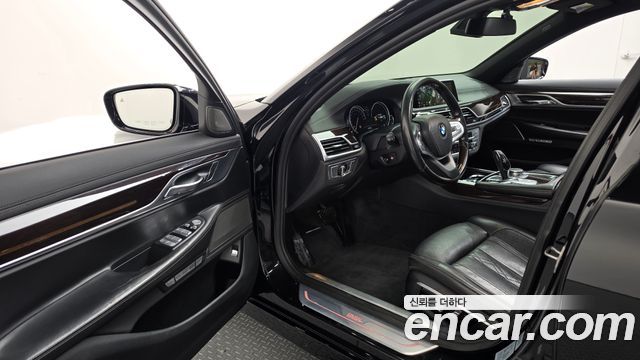 BMW 7-Series 2016 — photo 10