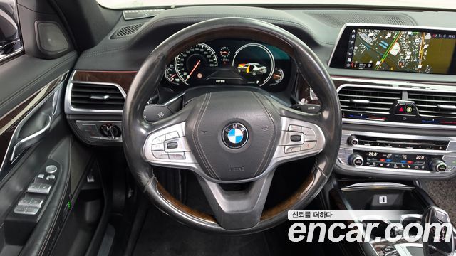 BMW 7-Series 2016 — photo 13