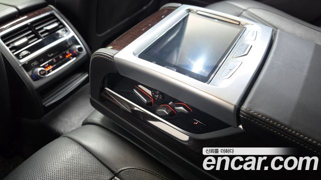 BMW 7-Series 2016 — photo 18